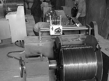 開始了一家創(chuàng)業(yè)公司并購買了拉絲機。 開始了一家創(chuàng)業(yè)公司并購買了拉絲機。